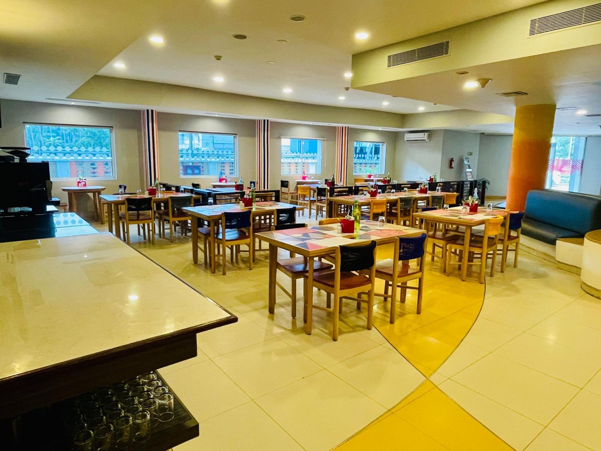 金吉尔特力凡德鲁姆酒店 Kazhakuttam 外观 照片